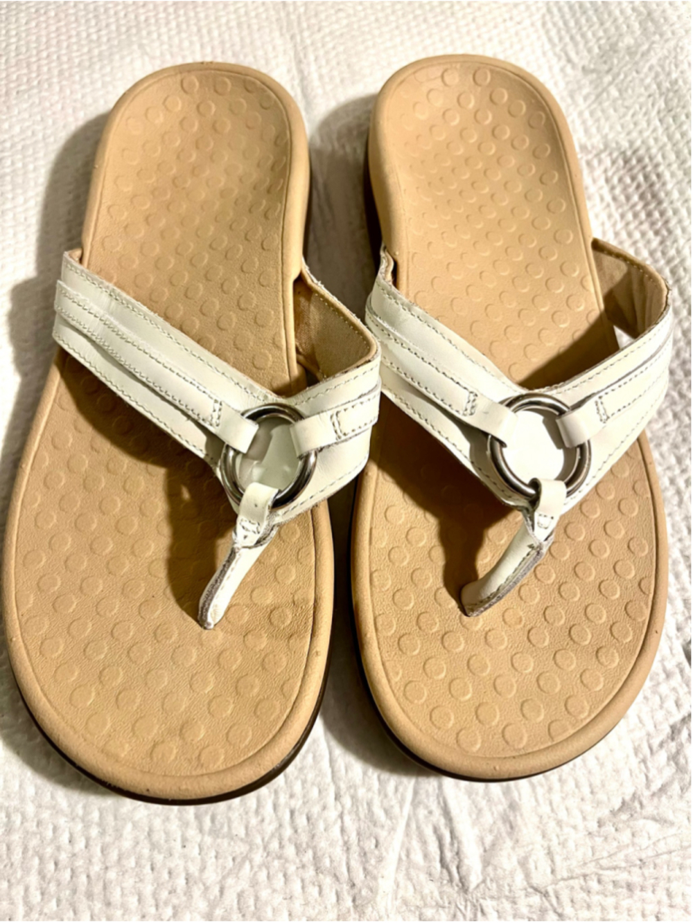 Vionic Tide Aloe Post Toe White Leather Sandals Women size 7
